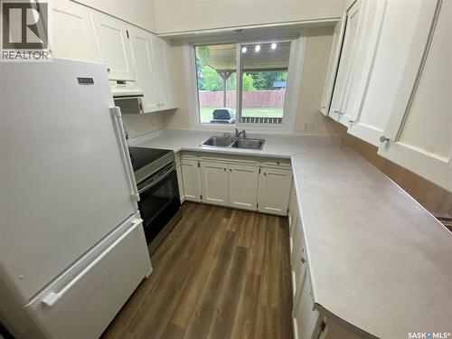 392 Circlebrooke Drive, Yorkton, SK - Indoor Photo Showing Kitchen With Double Sink
