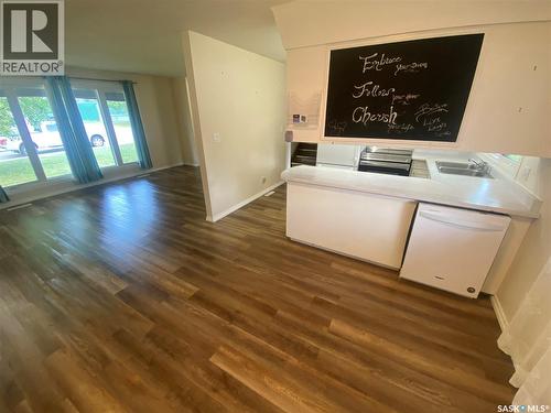 392 Circlebrooke Drive, Yorkton, SK - Indoor Photo Showing Living Room
