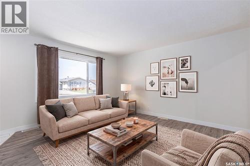 1337 7Th Avenue Nw, Moose Jaw, SK - Indoor Photo Showing Living Room