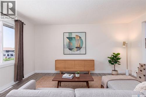 1337 7Th Avenue Nw, Moose Jaw, SK - Indoor Photo Showing Living Room