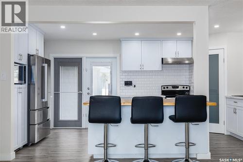 1337 7Th Avenue Nw, Moose Jaw, SK - Indoor Photo Showing Kitchen With Upgraded Kitchen