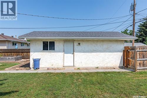 1337 7Th Avenue Nw, Moose Jaw, SK - Outdoor
