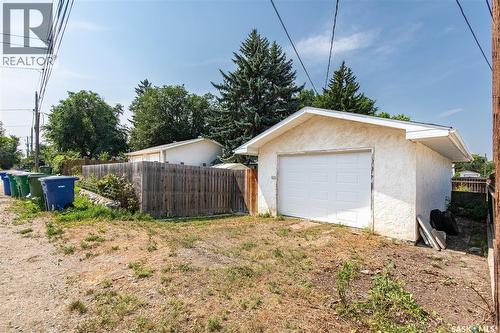 1337 7Th Avenue Nw, Moose Jaw, SK - Outdoor