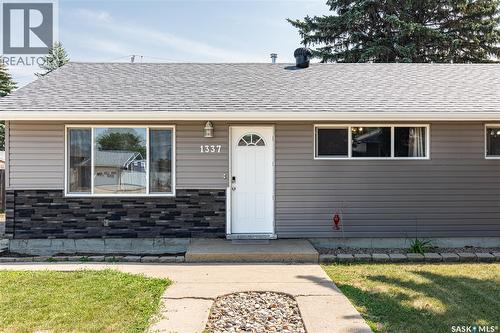 1337 7Th Avenue Nw, Moose Jaw, SK - Outdoor