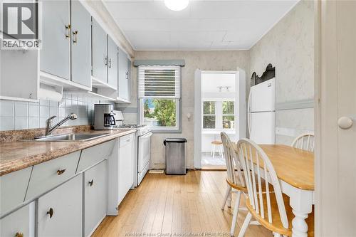 1337 Janette, Windsor, ON - Indoor Photo Showing Kitchen