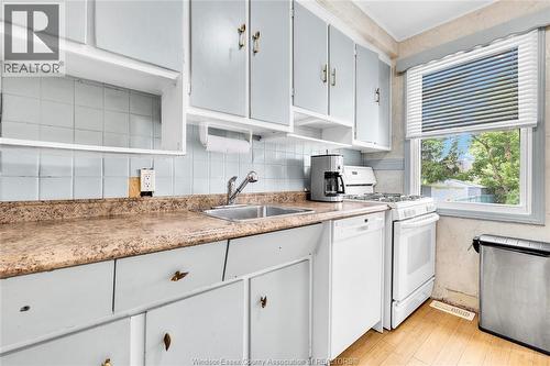 1337 Janette, Windsor, ON - Indoor Photo Showing Kitchen
