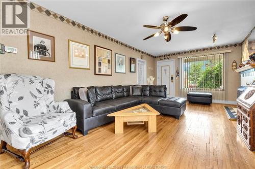 1337 Janette, Windsor, ON - Indoor Photo Showing Living Room