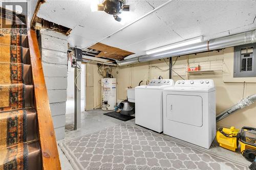 1337 Janette, Windsor, ON - Indoor Photo Showing Laundry Room