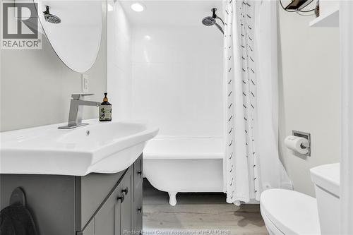 1337 Janette, Windsor, ON - Indoor Photo Showing Bathroom