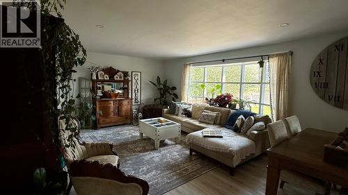 2190 Blackwell Avenue, Merritt, BC - Indoor Photo Showing Living Room