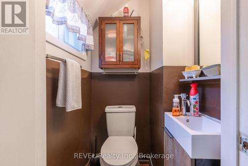 41 Ottawa Street, St. Catharines (Downtown), ON - Indoor Photo Showing Bathroom