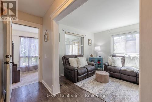 41 Ottawa Street, St. Catharines (Downtown), ON - Indoor Photo Showing Living Room