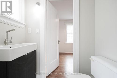 15 South Drive, St. Catharines (Old Glenridge), ON - Indoor Photo Showing Bathroom