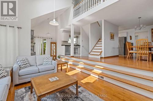 2944 North Shore Drive, Haldimand (Dunnville), ON - Indoor Photo Showing Living Room
