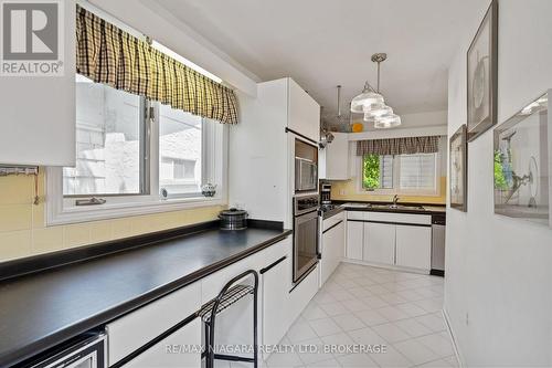 2944 North Shore Drive, Haldimand (Dunnville), ON - Indoor Photo Showing Kitchen