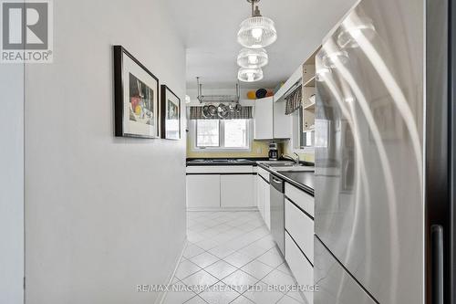 2944 North Shore Drive, Haldimand (Dunnville), ON - Indoor Photo Showing Kitchen