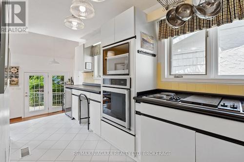 2944 North Shore Drive, Haldimand (Dunnville), ON - Indoor Photo Showing Kitchen