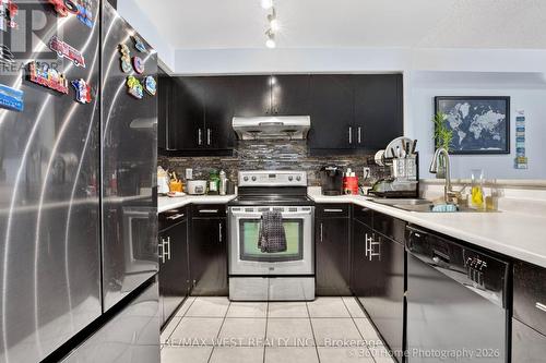 706 - 7 Lorraine Drive, Toronto, ON - Indoor Photo Showing Kitchen With Upgraded Kitchen