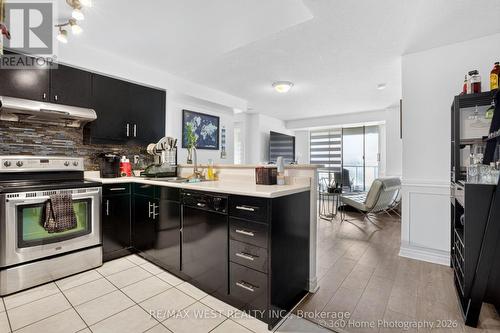 706 - 7 Lorraine Drive, Toronto, ON - Indoor Photo Showing Kitchen With Upgraded Kitchen