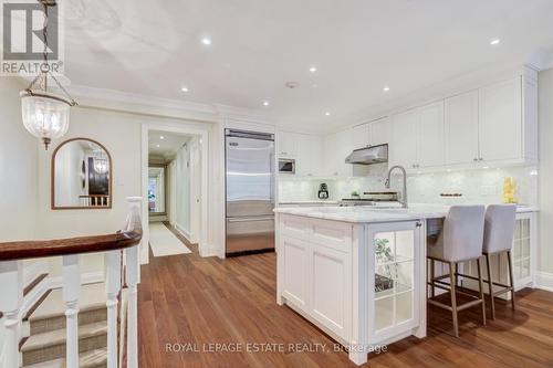 1D - 319 Lonsdale Road, Toronto, ON - Indoor Photo Showing Kitchen With Upgraded Kitchen
