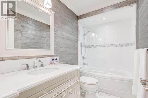 1D - 319 Lonsdale Road, Toronto, ON - Indoor Photo Showing Bathroom