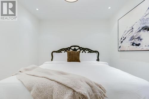 1D - 319 Lonsdale Road, Toronto, ON - Indoor Photo Showing Bedroom