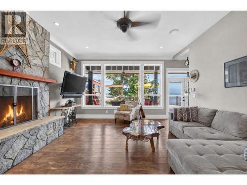 4119 Galligan Road Unit# 12, Eagle Bay, BC - Indoor Photo Showing Living Room With Fireplace