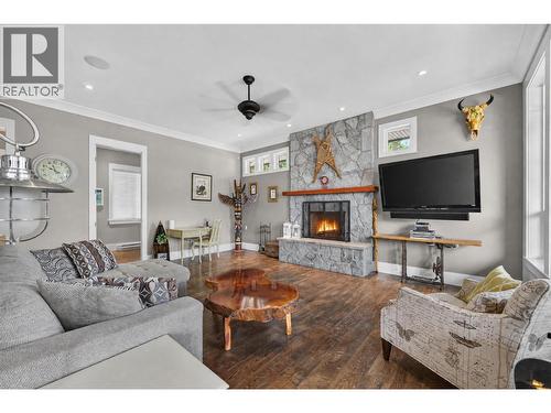 4119 Galligan Road Unit# 12, Eagle Bay, BC - Indoor Photo Showing Living Room With Fireplace