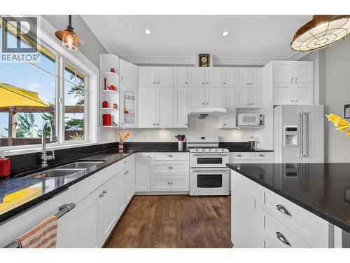 4119 Galligan Road Unit# 12, Eagle Bay, BC - Indoor Photo Showing Kitchen With Double Sink