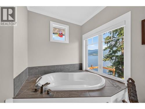 4119 Galligan Road Unit# 12, Eagle Bay, BC - Indoor Photo Showing Bathroom