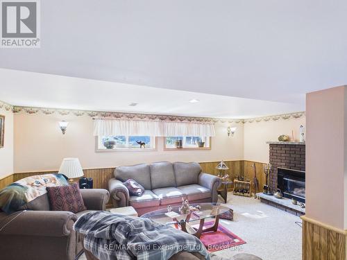 37 Albert Road, Kincardine, ON - Indoor Photo Showing Living Room