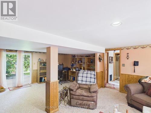 37 Albert Road, Kincardine, ON - Indoor Photo Showing Living Room
