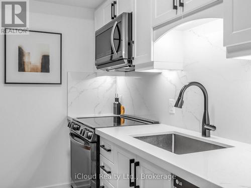 244 - 201 Carlaw Avenue, Toronto, ON - Indoor Photo Showing Kitchen
