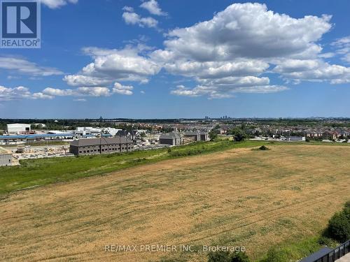 811 - 6 David Eyer Road, Richmond Hill, ON - Outdoor With View