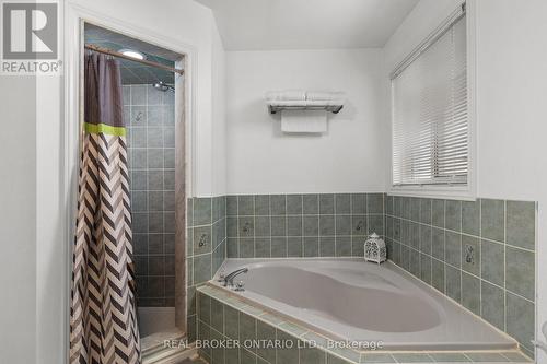 31 Bell Street, Barrie, ON - Indoor Photo Showing Bathroom
