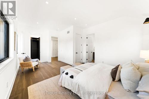 1140 Ogden Avenue, Mississauga, ON - Indoor Photo Showing Bedroom