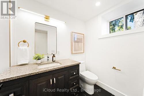 1140 Ogden Avenue, Mississauga, ON - Indoor Photo Showing Bathroom