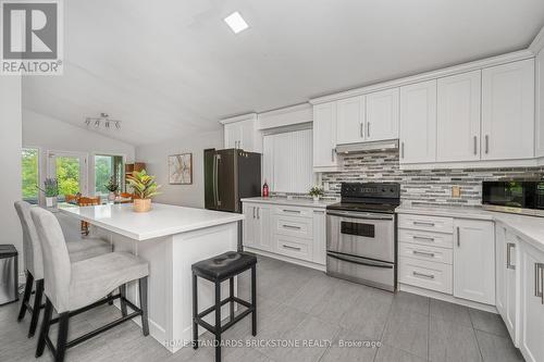 72 Mountain Avenue N, Hamilton, ON - Indoor Photo Showing Kitchen