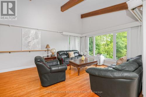 72 Mountain Avenue N, Hamilton, ON - Indoor Photo Showing Living Room