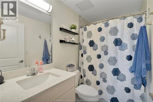 1675 Banwell Road Unit# 705, Windsor, ON - Indoor Photo Showing Bathroom