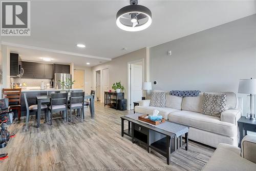 1675 Banwell Road Unit# 705, Windsor, ON - Indoor Photo Showing Living Room