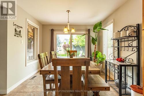 1190 Silverfox Drive, London North (North S), ON - Indoor Photo Showing Dining Room