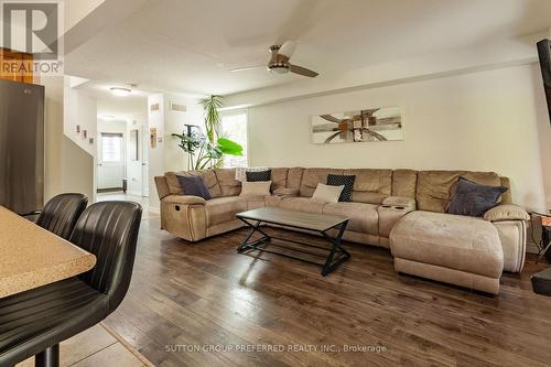 1190 Silverfox Drive, London North (North S), ON - Indoor Photo Showing Living Room