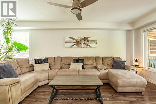 1190 Silverfox Drive, London North (North S), ON - Indoor Photo Showing Living Room