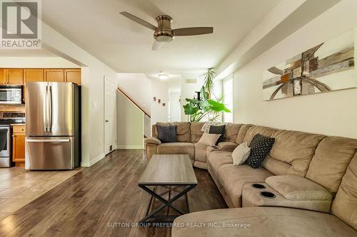 1190 Silverfox Drive, London North (North S), ON - Indoor Photo Showing Living Room