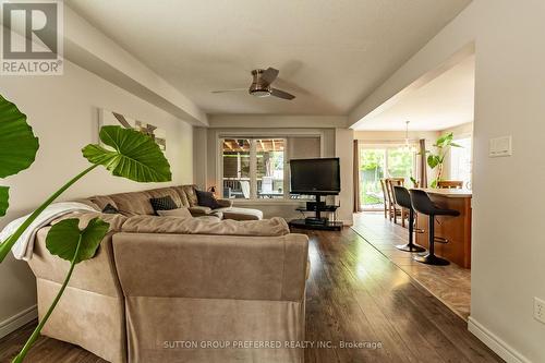 1190 Silverfox Drive, London North (North S), ON - Indoor Photo Showing Living Room