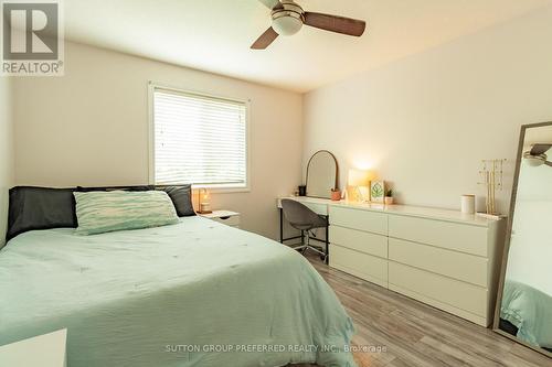 1190 Silverfox Drive, London North (North S), ON - Indoor Photo Showing Bedroom