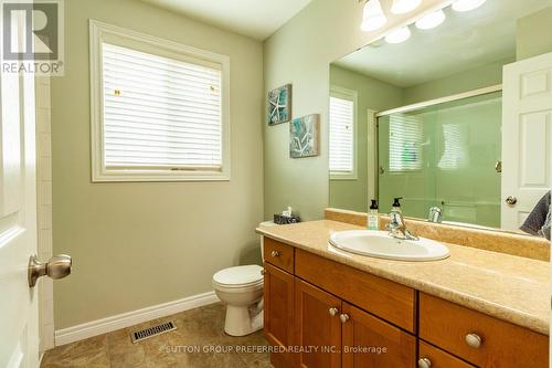 1190 Silverfox Drive, London North (North S), ON - Indoor Photo Showing Bathroom
