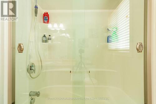 1190 Silverfox Drive, London North (North S), ON - Indoor Photo Showing Bathroom