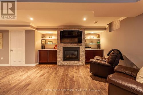 1190 Silverfox Drive, London North (North S), ON - Indoor Photo Showing Living Room With Fireplace
